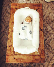 Load image into Gallery viewer, Blue Crab Swaddle (Unisex)
