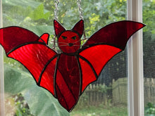 Load image into Gallery viewer, Stained Glass Hanging Catty Bat - Red
