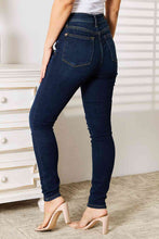 Load image into Gallery viewer, Judy Blue Full Size Skinny Jeans with Pockets
