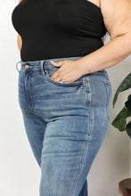 Load image into Gallery viewer, Judy Blue Full Size High Waist Jeans with Pockets
