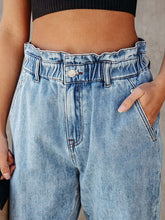 Load image into Gallery viewer, Paperbag Waist Cropped Jeans
